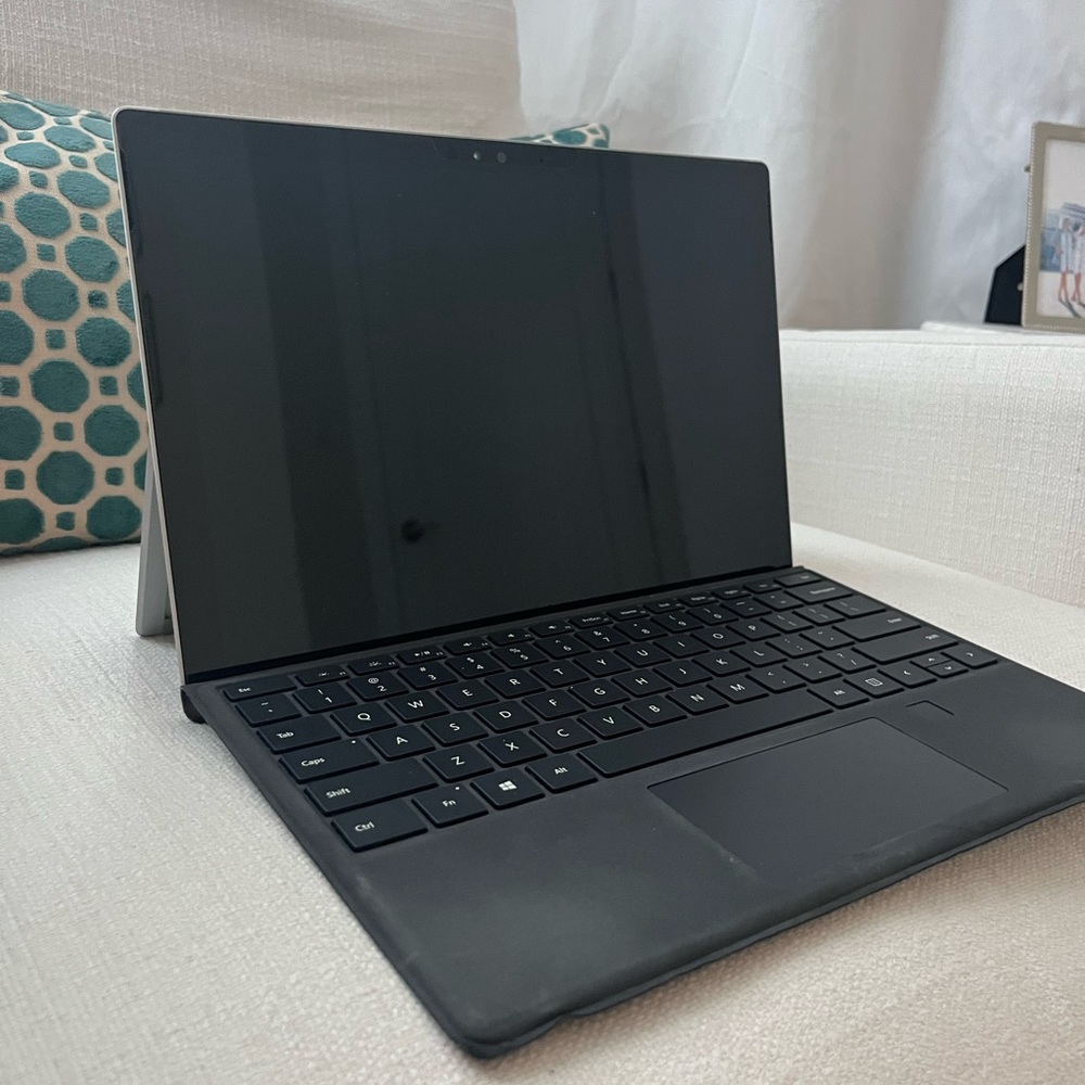 Microsoft Surface Go - Picture 3 of 6